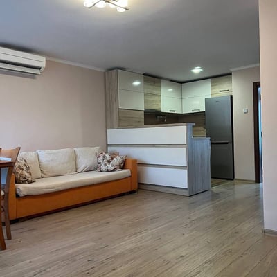 Vermietung einer hellen 2-Zimmer-Wohnung, Stadtteil Zelenika, Varna, Bulgarien